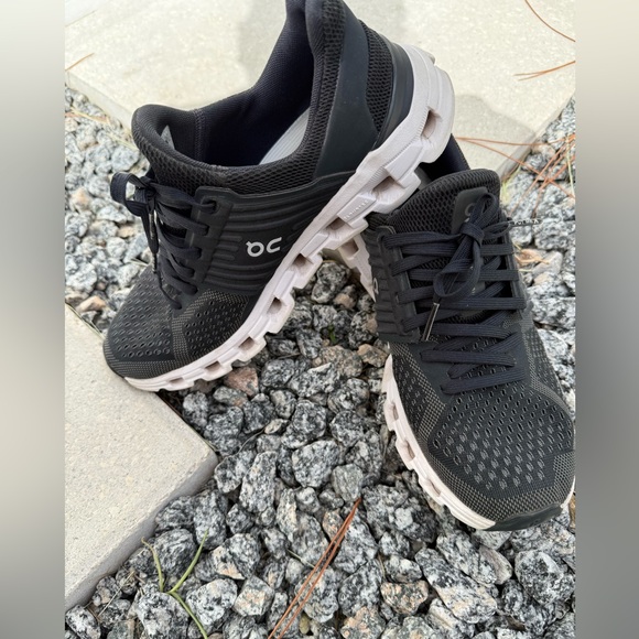 On clouds
Black  Athletic Shoes - Picture 1 of 4